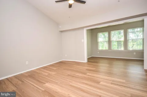 3313 Wyndham Circle Unit 4209, Alexandria, VA MLS: VAAX2045474