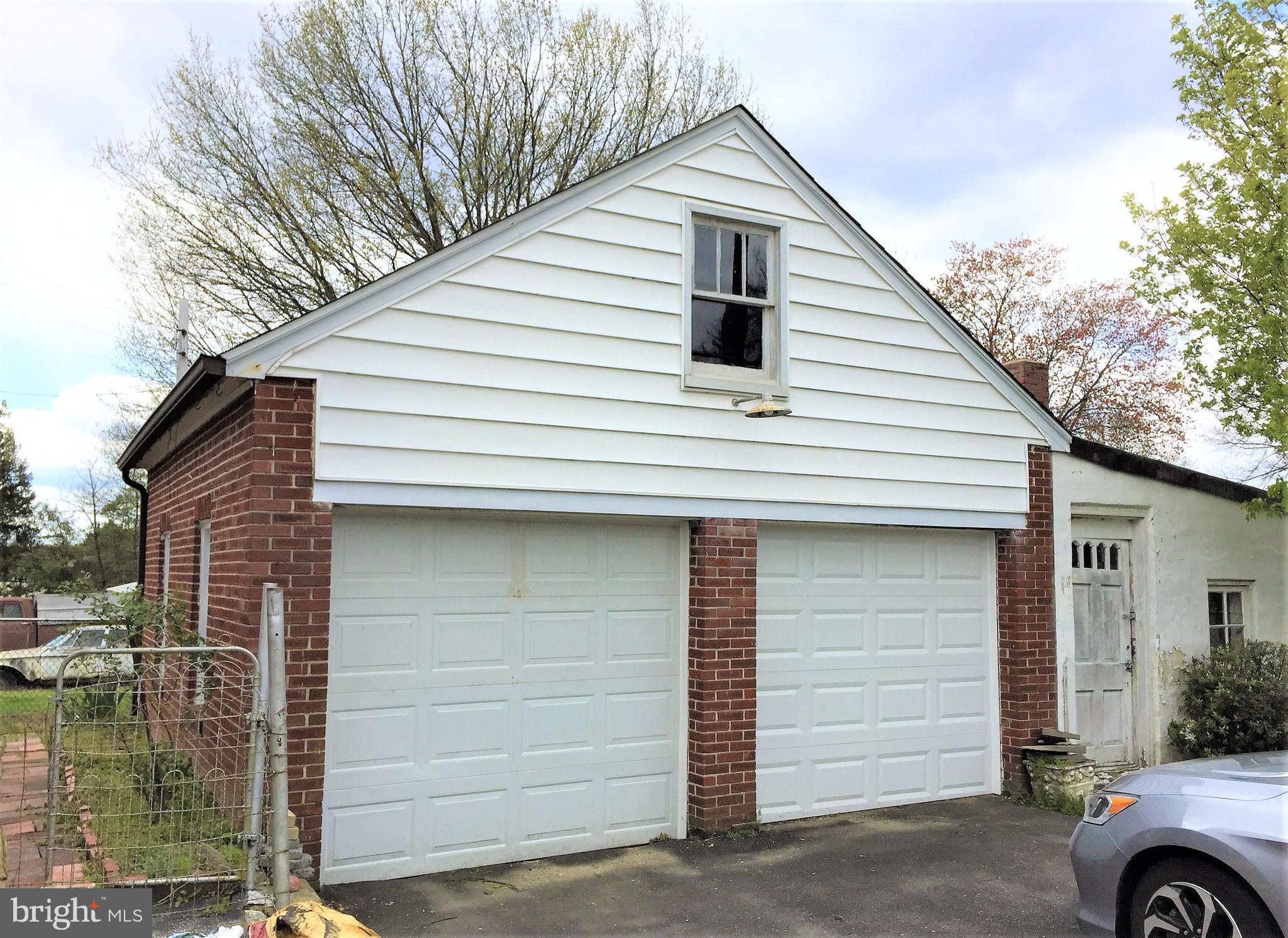 PERRY HALL - Residential Lease