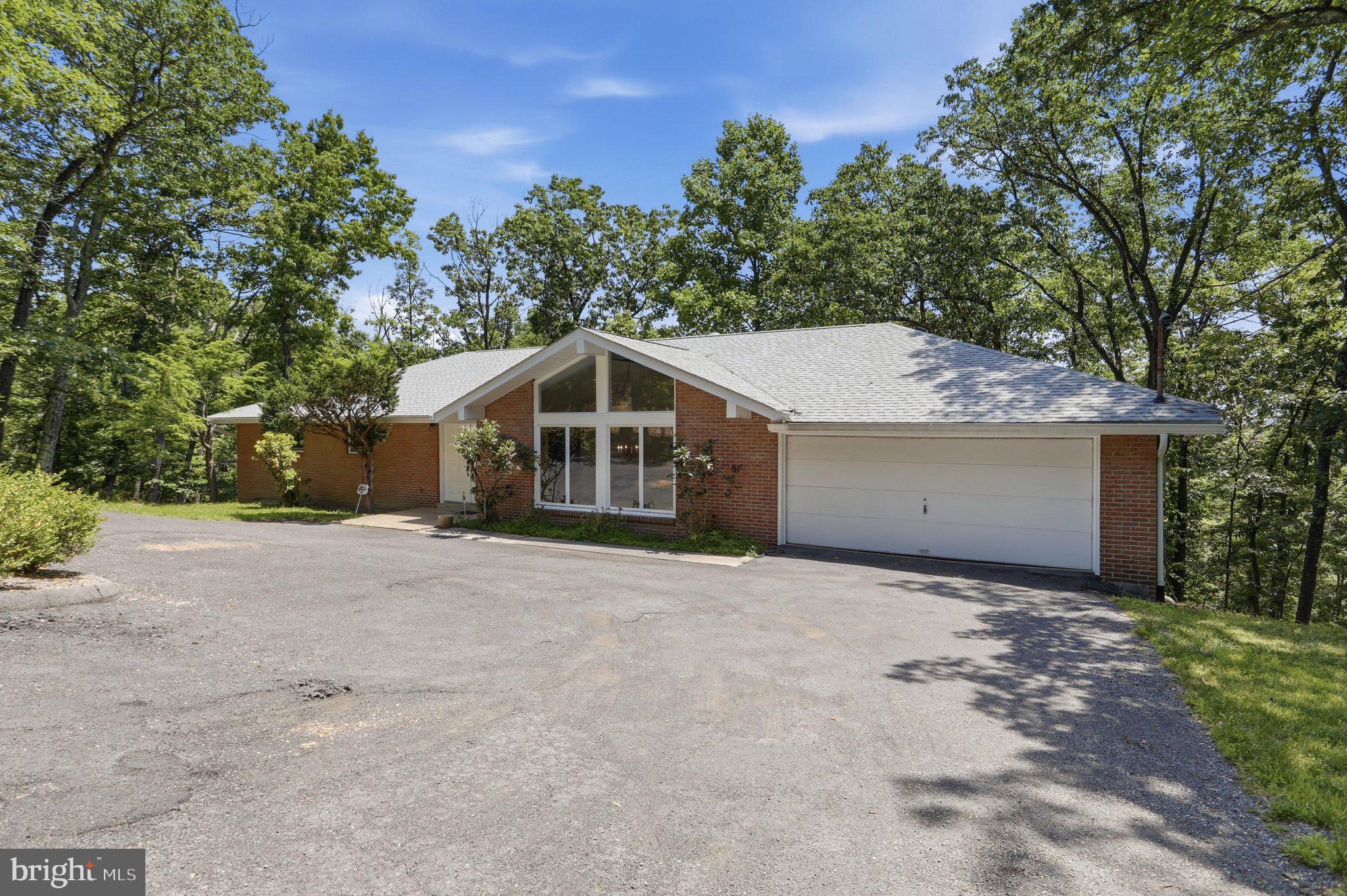 935 DINGLE PARK DRIVE