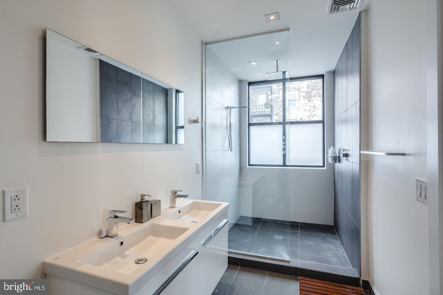 OLD CITY - Residential Lease