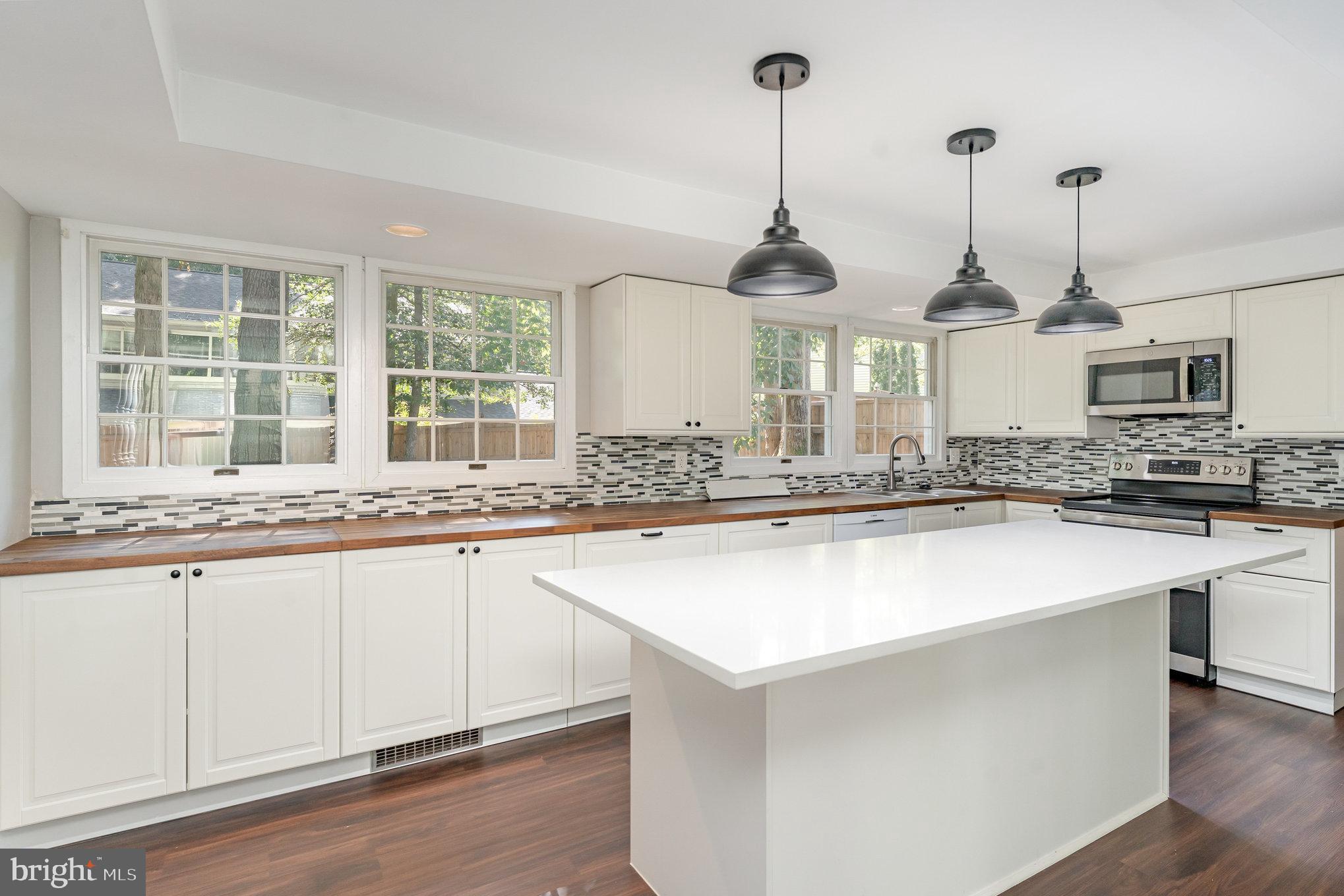 15431 SILVAN GLEN DRIVE