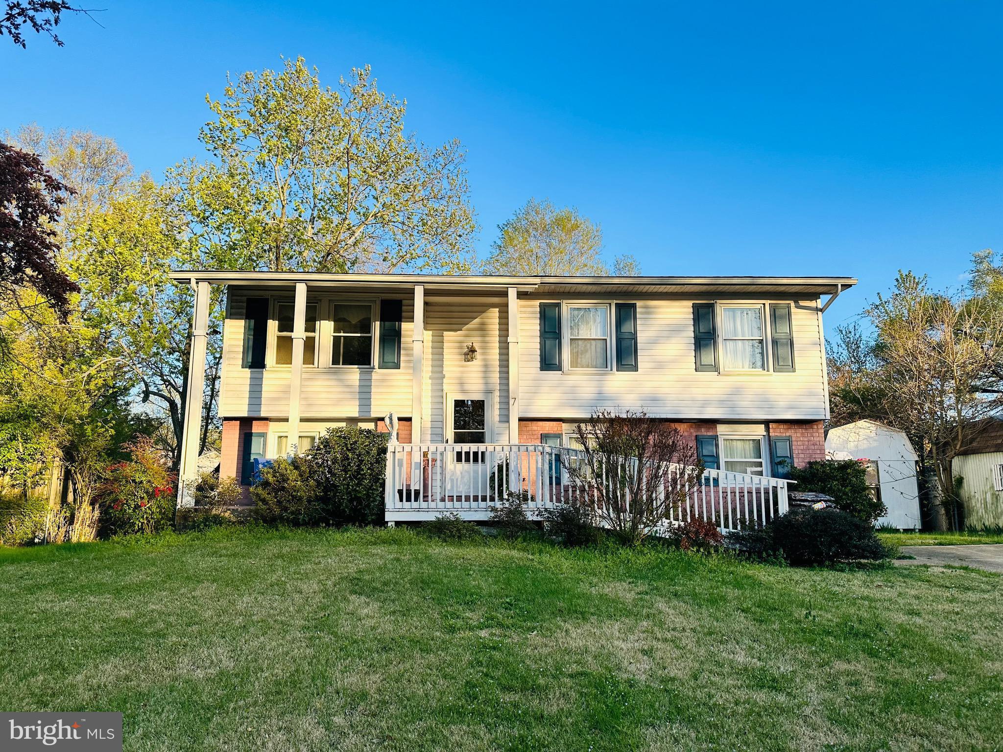 7 MOONCOIN CIRCLE