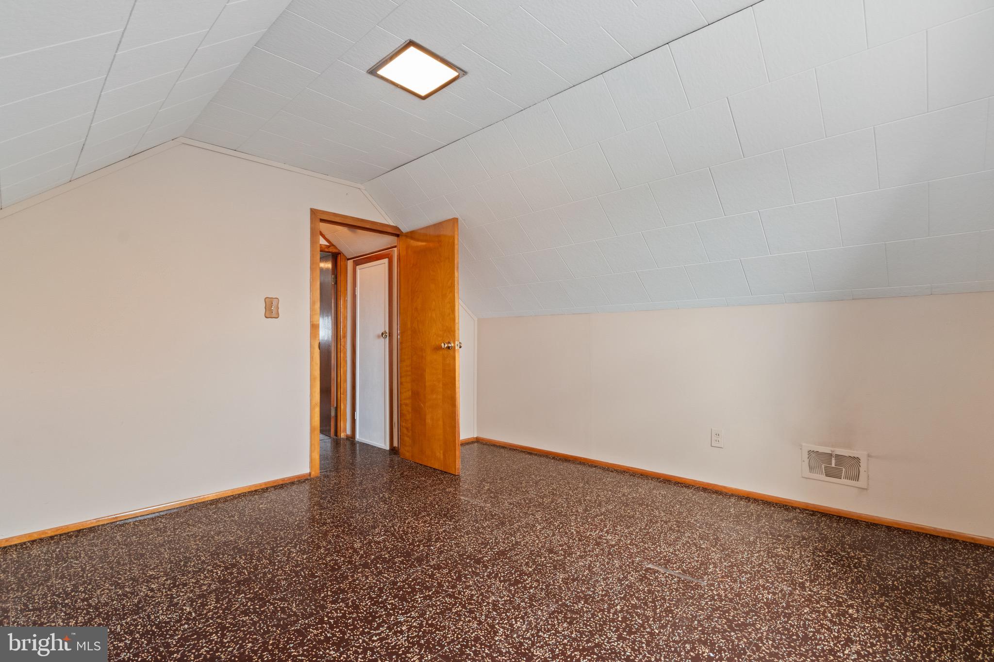 ROSELAND HEIGHTS - Residential