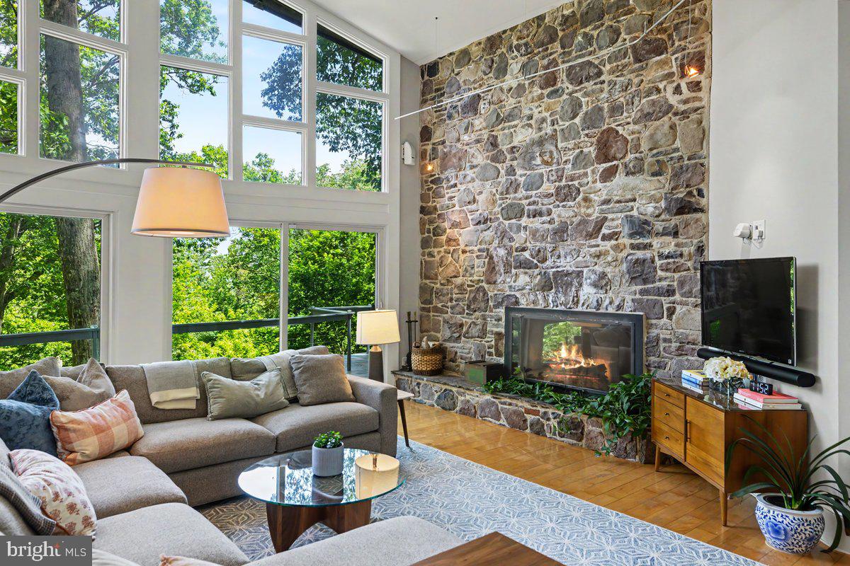 SOLEBURY MOUNT EST - Residential