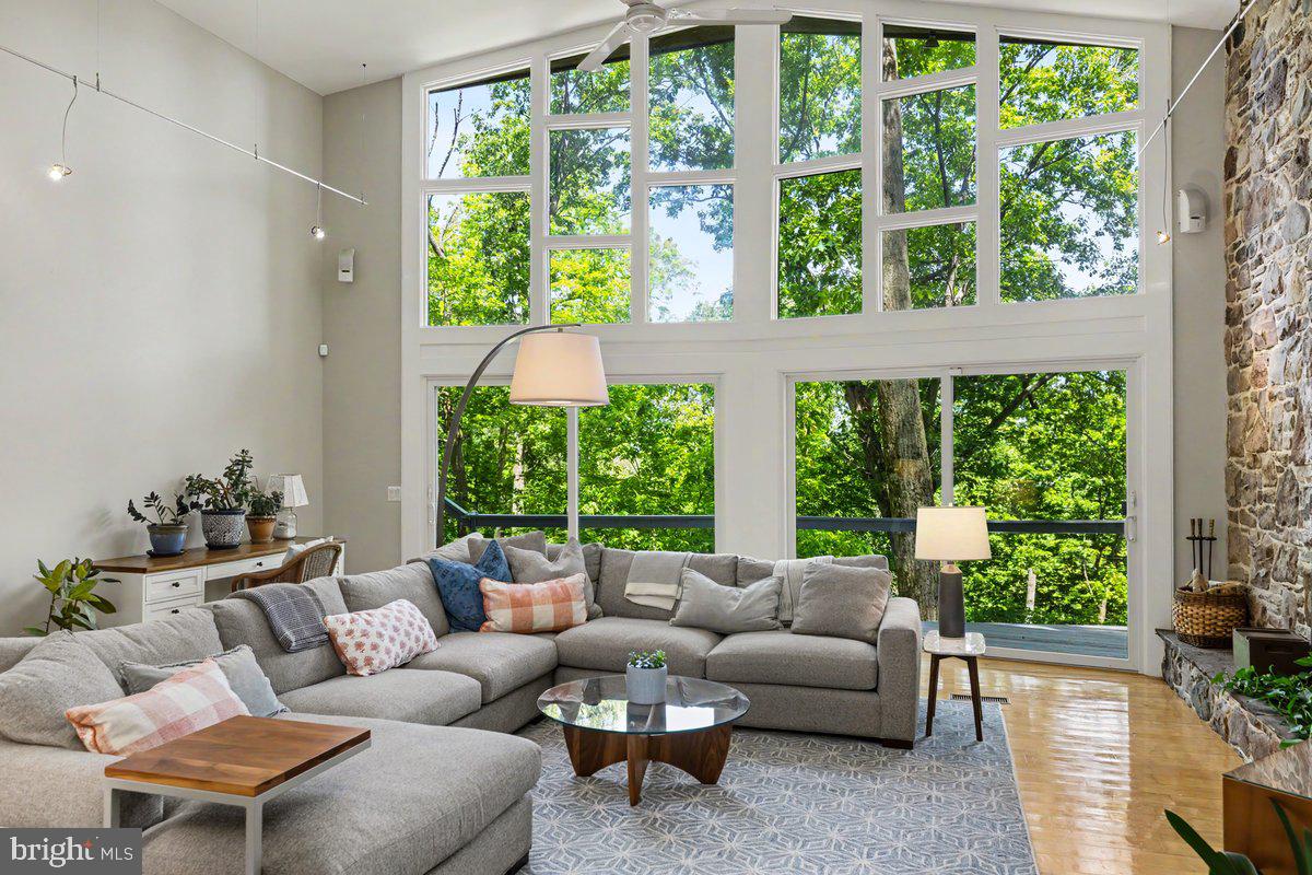 SOLEBURY MOUNT EST - Residential