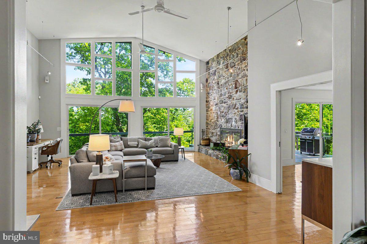 SOLEBURY MOUNT EST - Residential