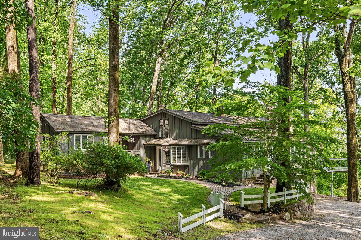SOLEBURY MOUNT EST - Residential