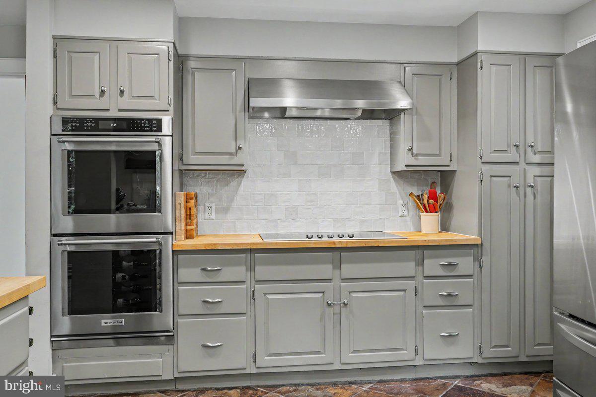 SOLEBURY MOUNT EST - Residential