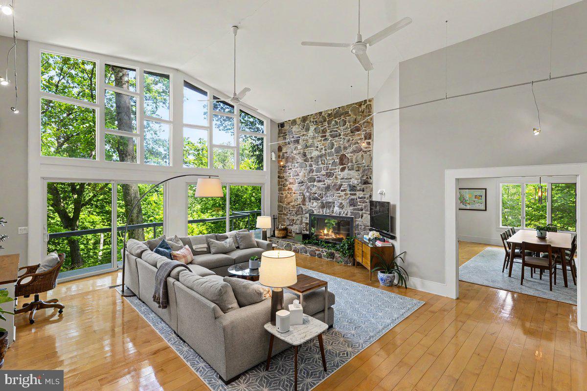 SOLEBURY MOUNT EST - Residential