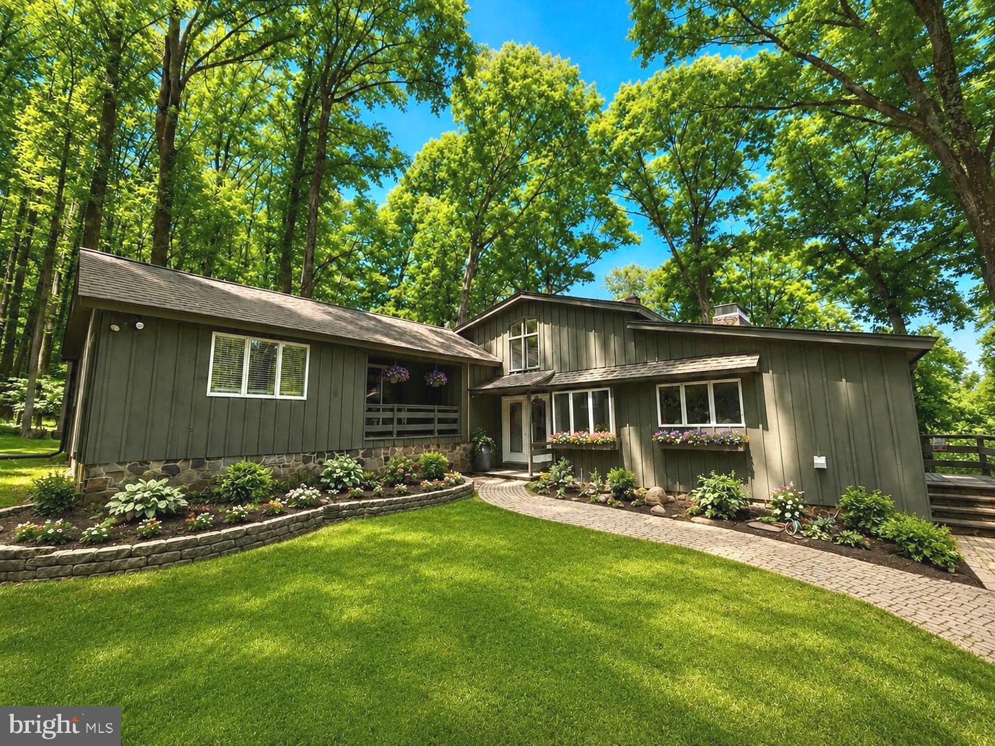 SOLEBURY MOUNT EST - Residential