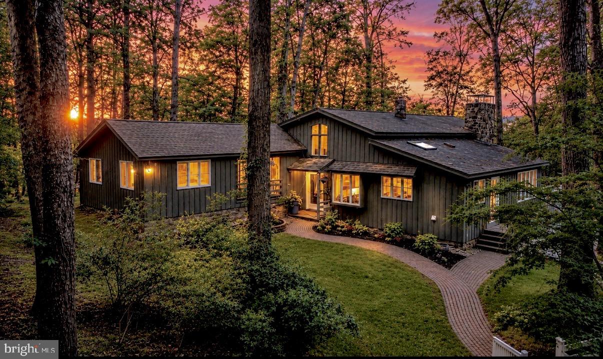SOLEBURY MOUNT EST - Residential