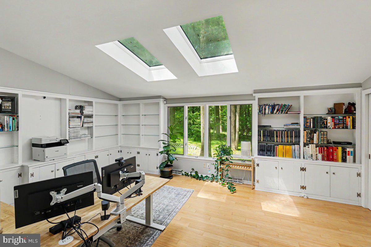 SOLEBURY MOUNT EST - Residential