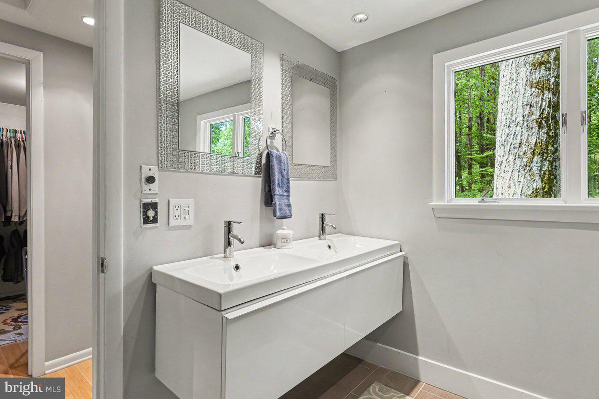 SOLEBURY MOUNT EST - Residential