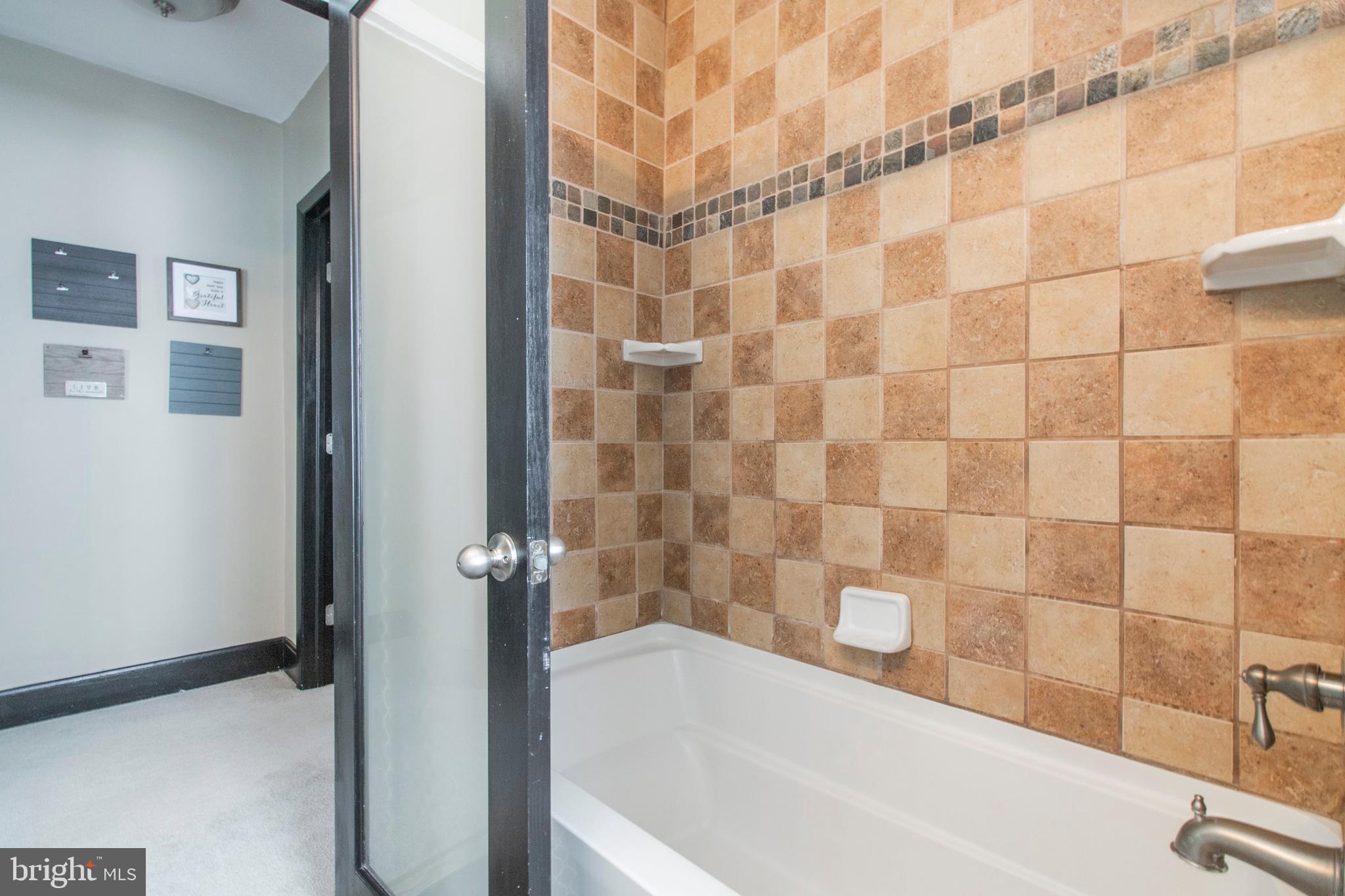 ROXBOROUGH - Residential