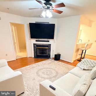 GATEWAY COMMERCE CENTER - Residential Lease