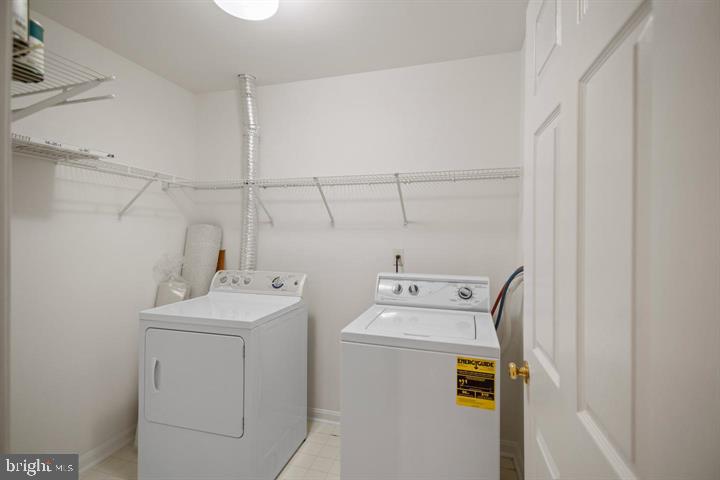 GATEWAY COMMERCE CENTER - Residential Lease