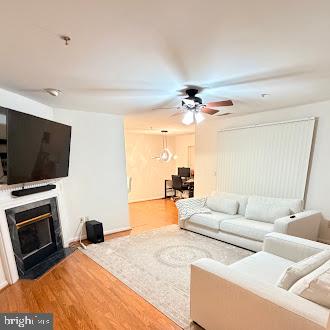 GATEWAY COMMERCE CENTER - Residential Lease