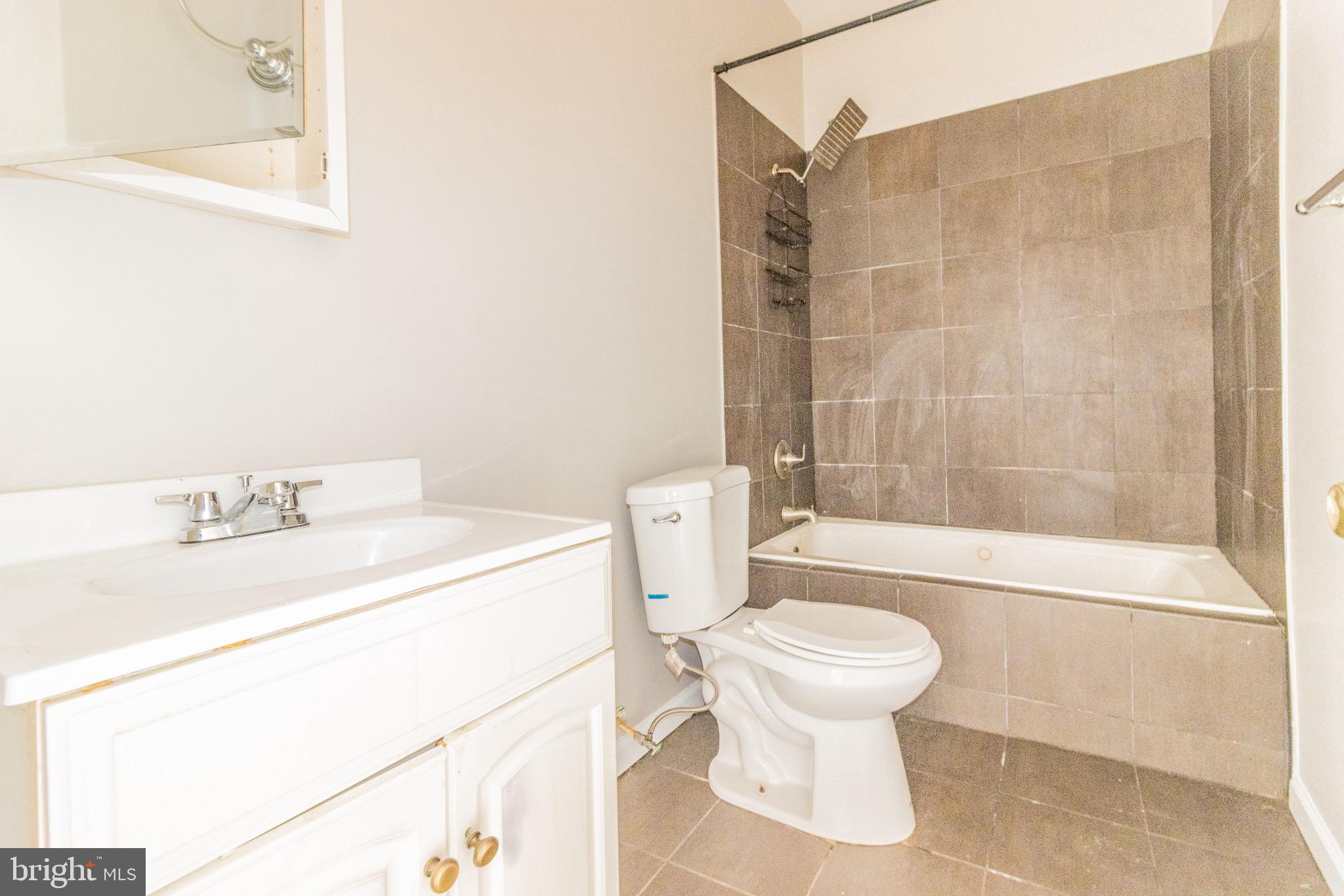 BOLTON HILL HISTORIC DISTRICT - Residential Lease