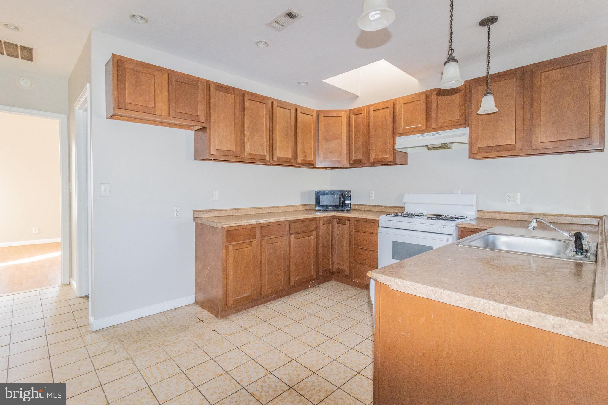 BOLTON HILL HISTORIC DISTRICT - Residential Lease