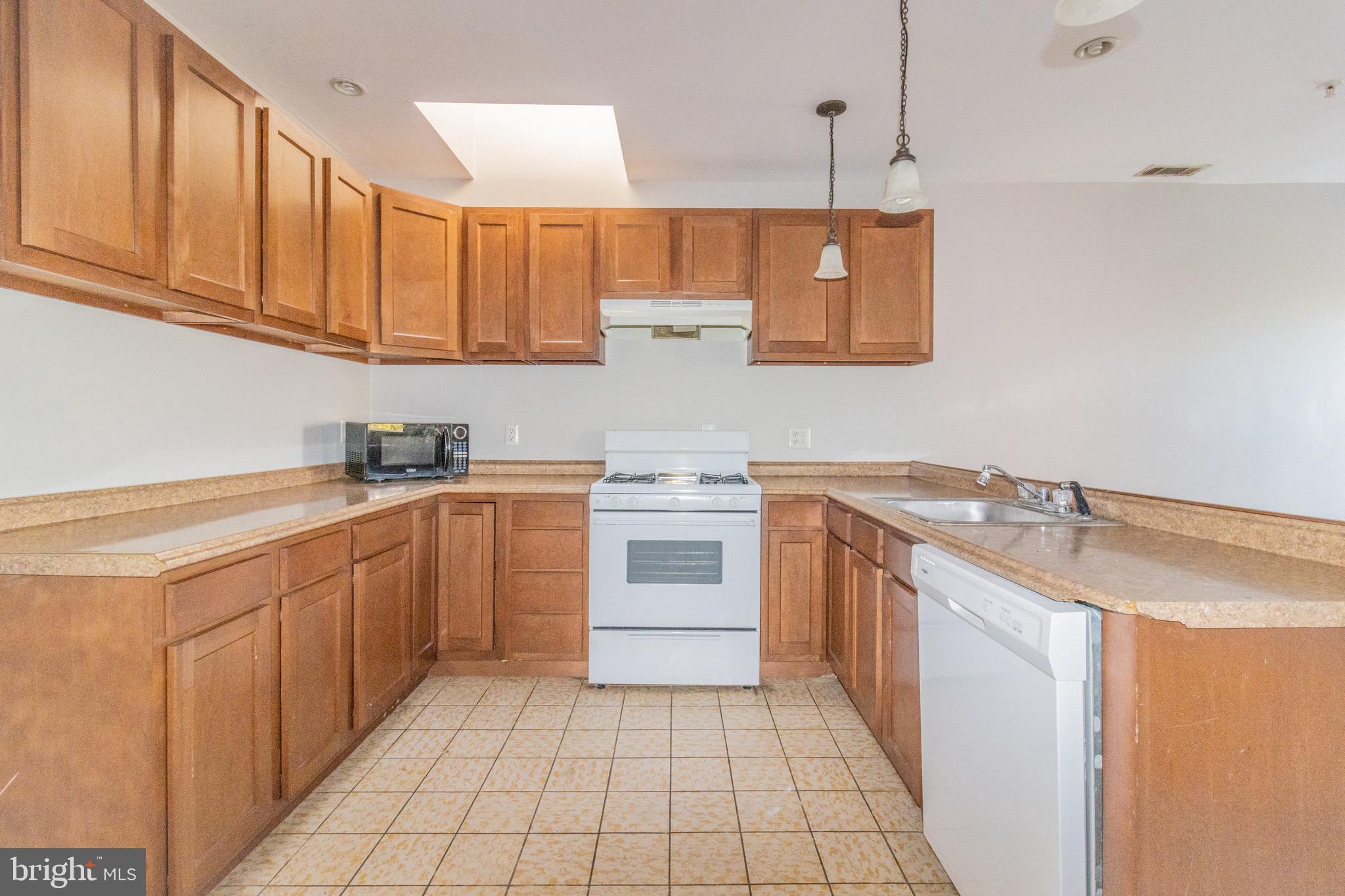 BOLTON HILL HISTORIC DISTRICT - Residential Lease