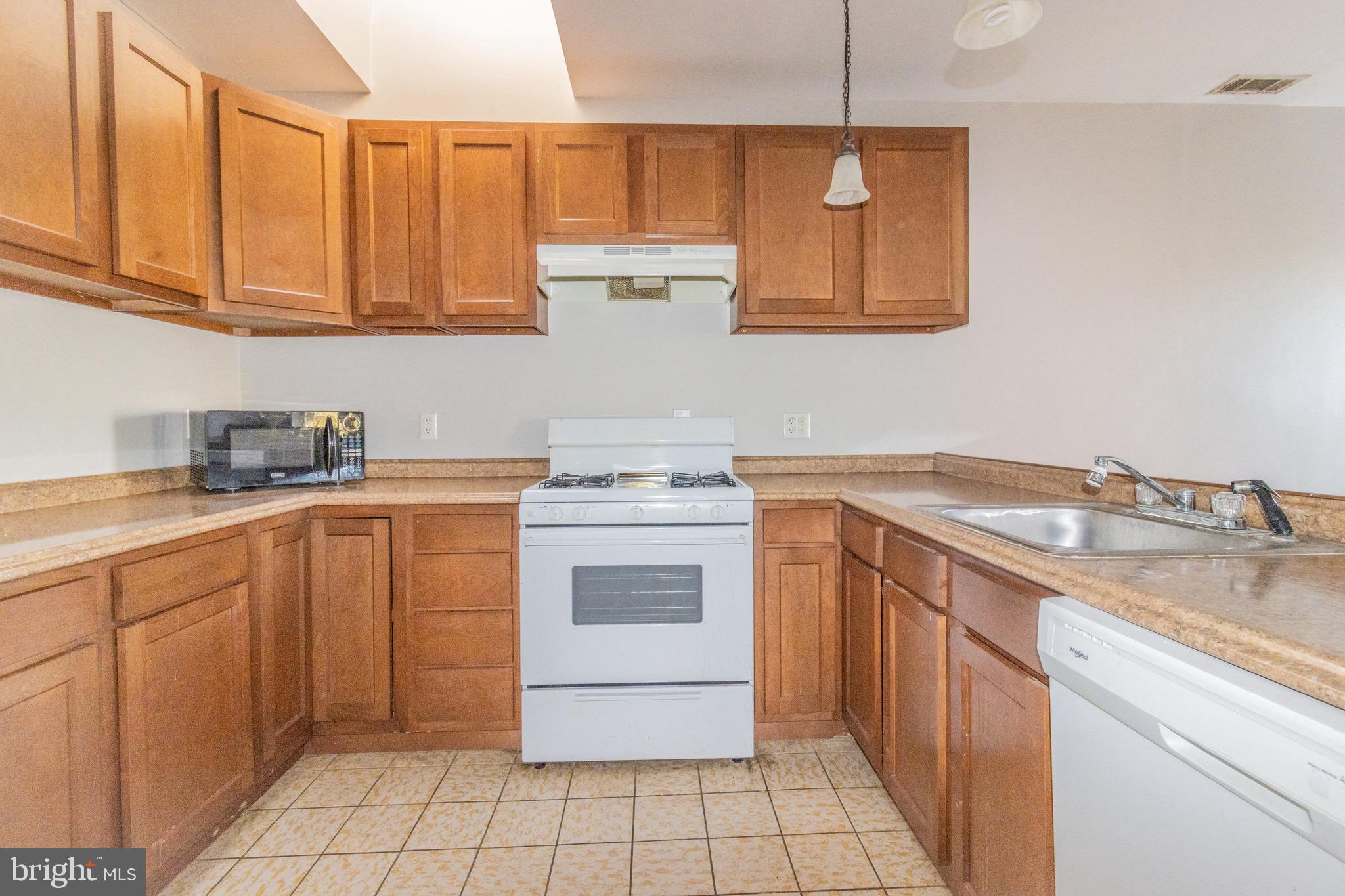 BOLTON HILL HISTORIC DISTRICT - Residential Lease