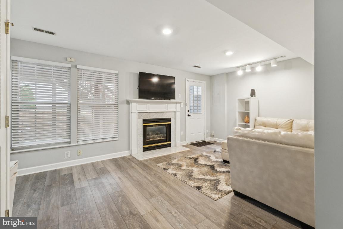 WELLINGTON/CLOVERHILL - Residential