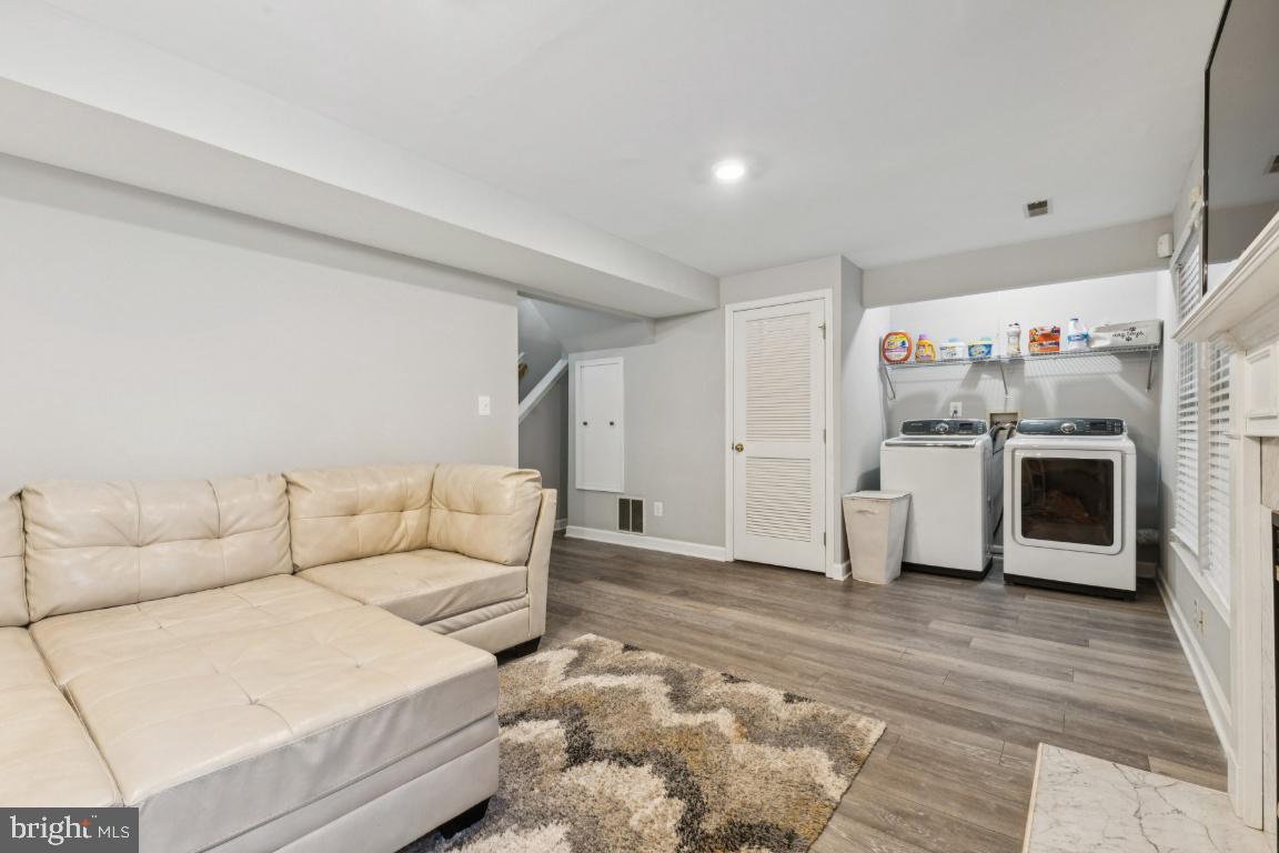 WELLINGTON/CLOVERHILL - Residential