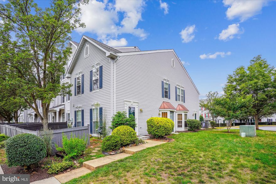 Available now!  Beautiful sunlit end unit townhouse with 2 parking spaces!  Features include:  2 spacious bedrooms with full bath upstairs; freshly painted throughout; gleaming floors; full-sized washer and dryer; eat-in kitchen dining area with bay window;  gourmet kitchen with black appls and granite counters. Amazing amenities and located in Wellington close to Manassas City.