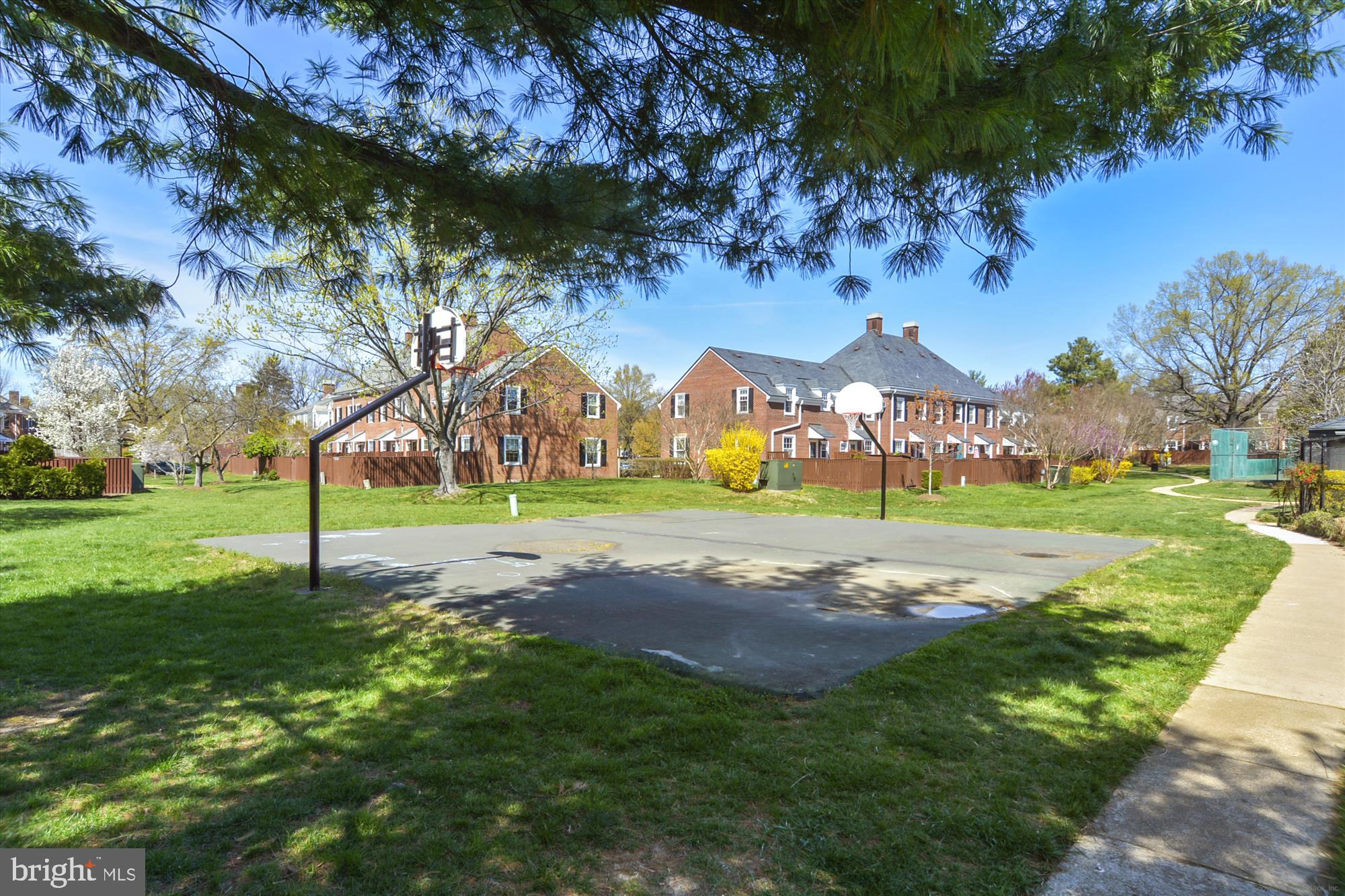 FAIRLINGTON ARBORS - Residential