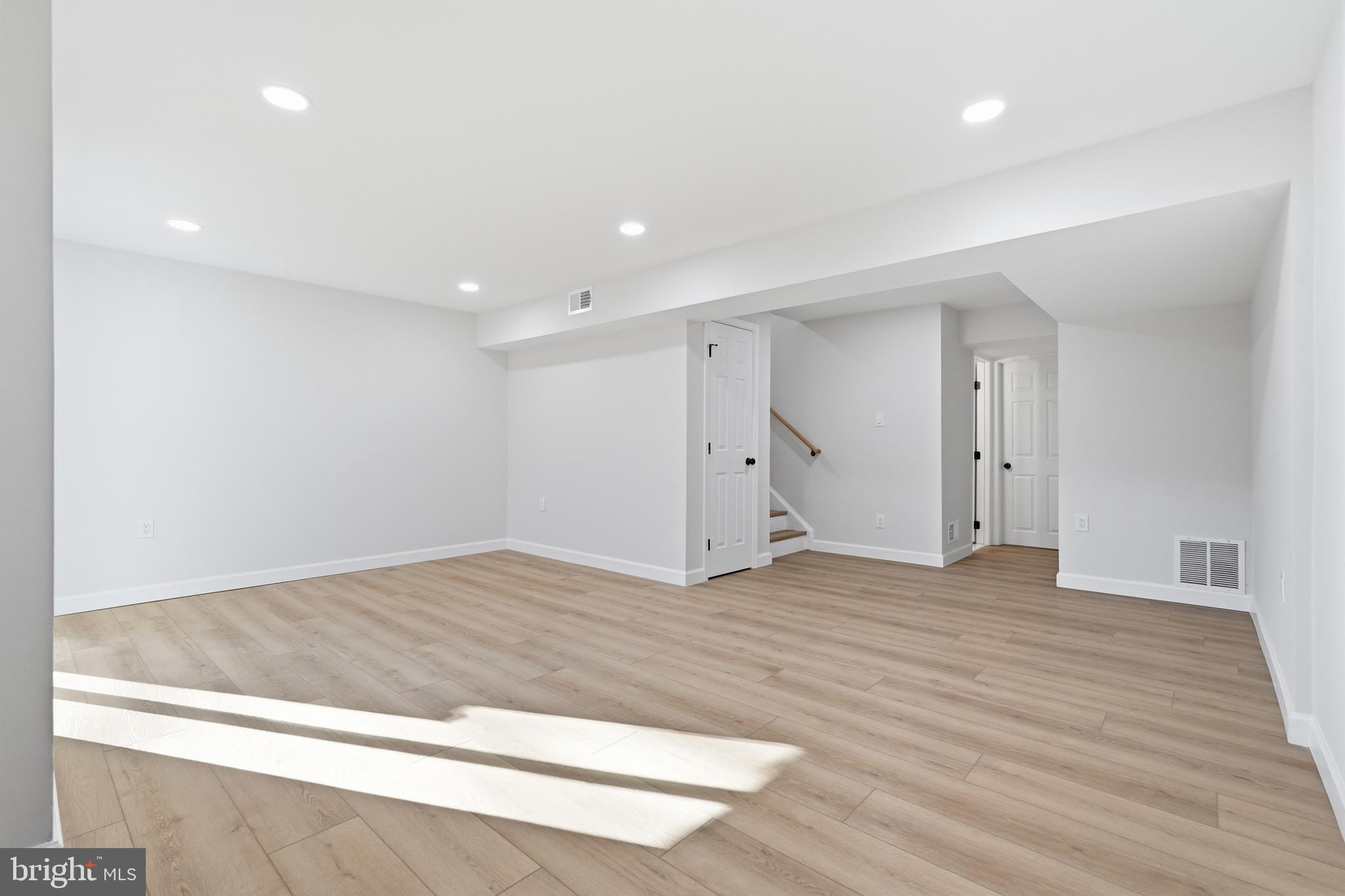 MONTCLAIR - Residential