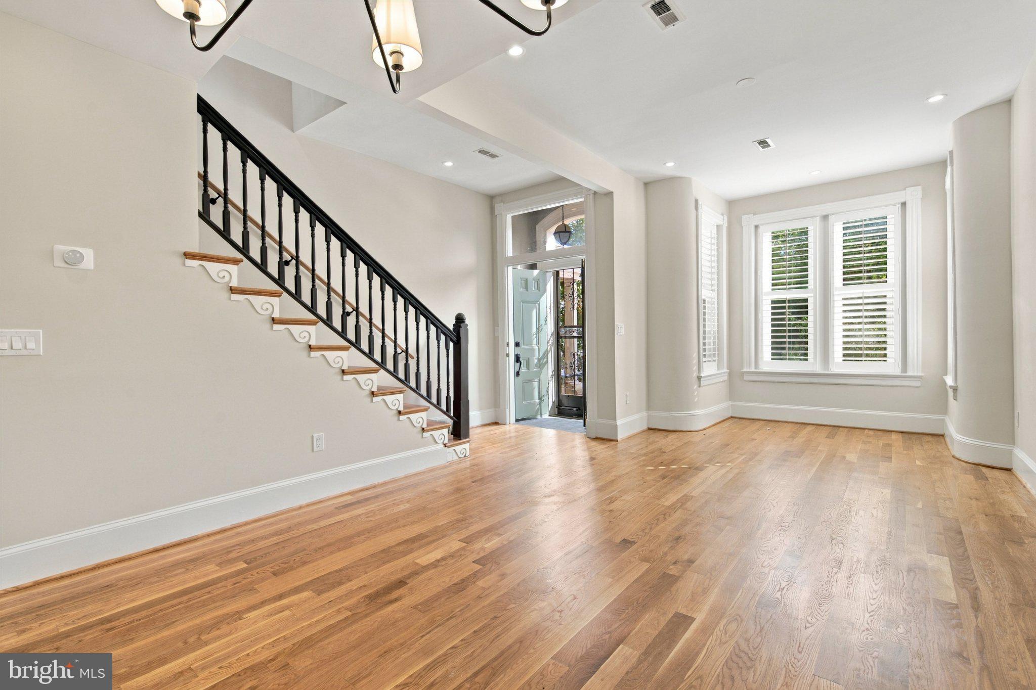 704 G STREET NE