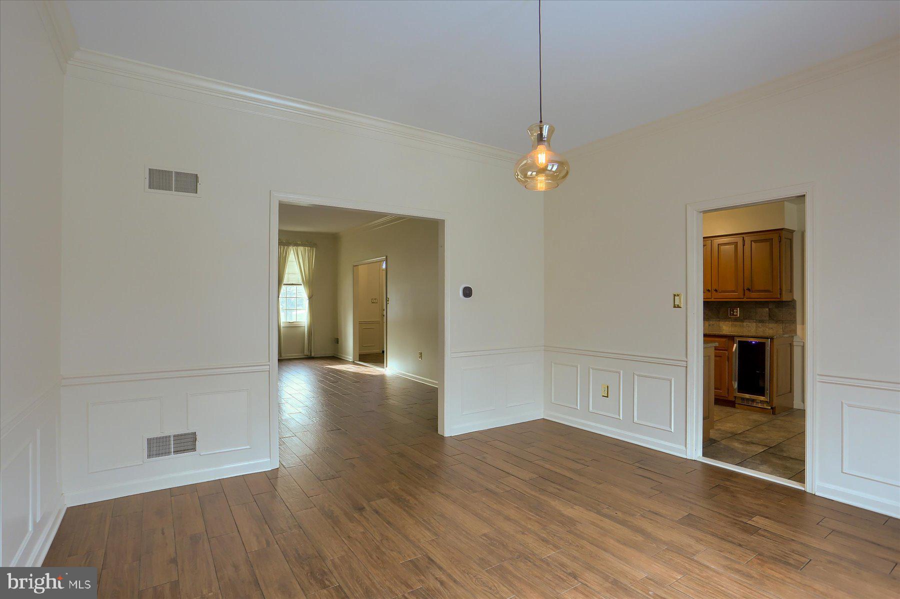 KENSINGTON SQUARE - Residential Lease