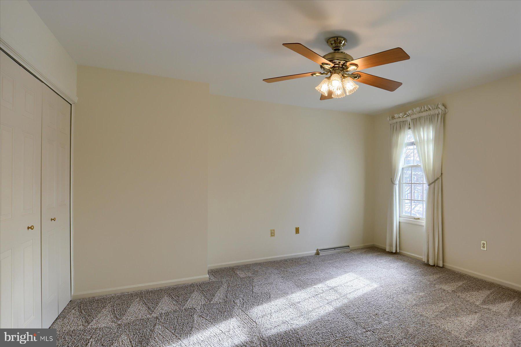 KENSINGTON SQUARE - Residential Lease