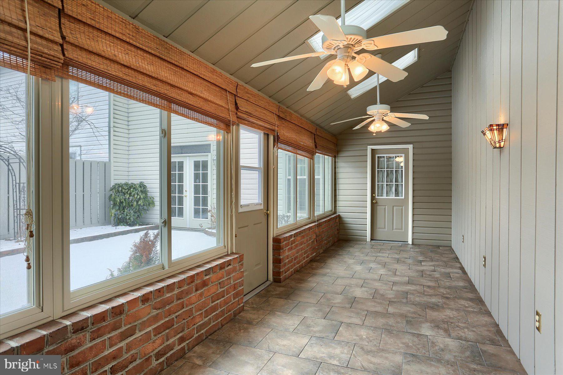 KENSINGTON SQUARE - Residential Lease