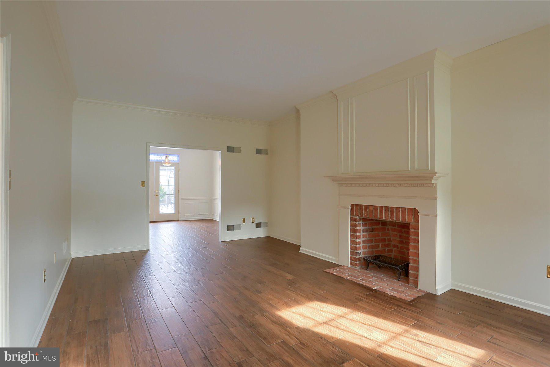 KENSINGTON SQUARE - Residential Lease