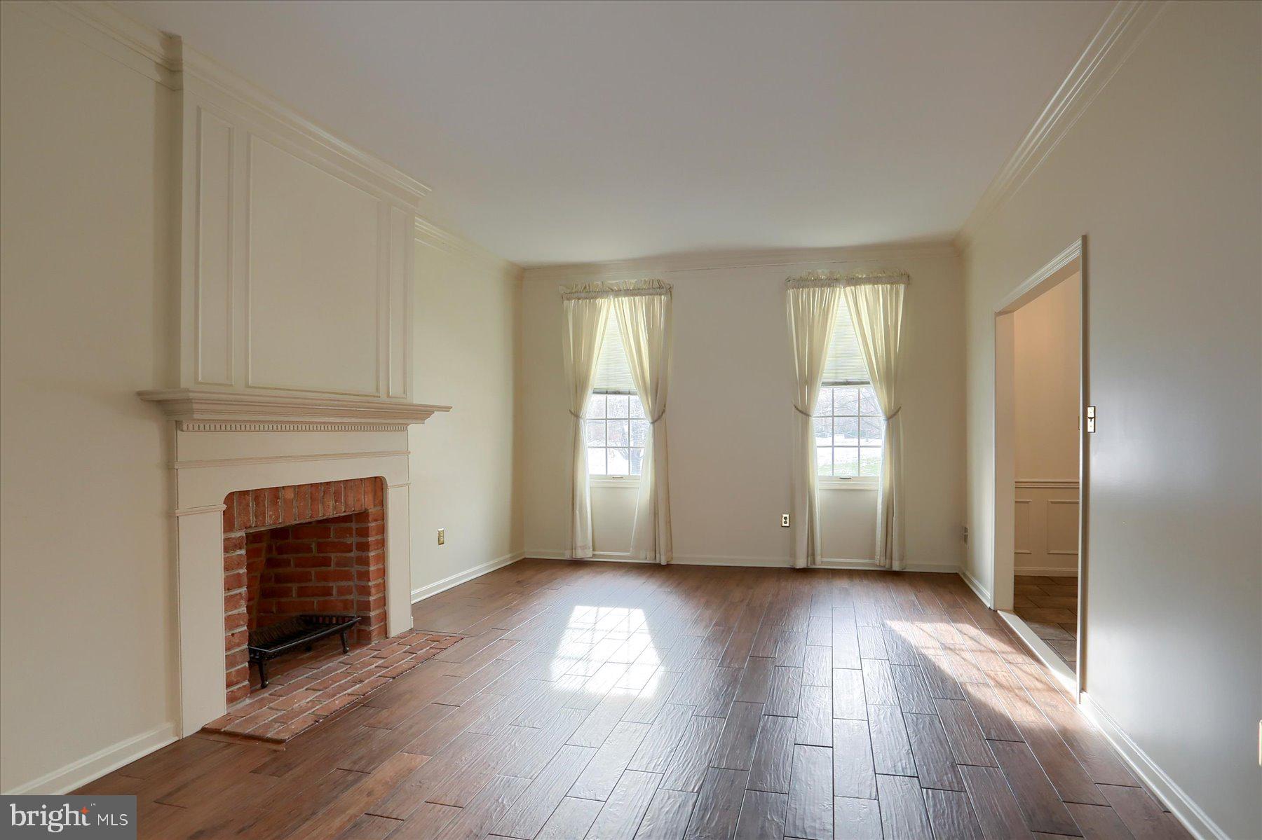 KENSINGTON SQUARE - Residential Lease