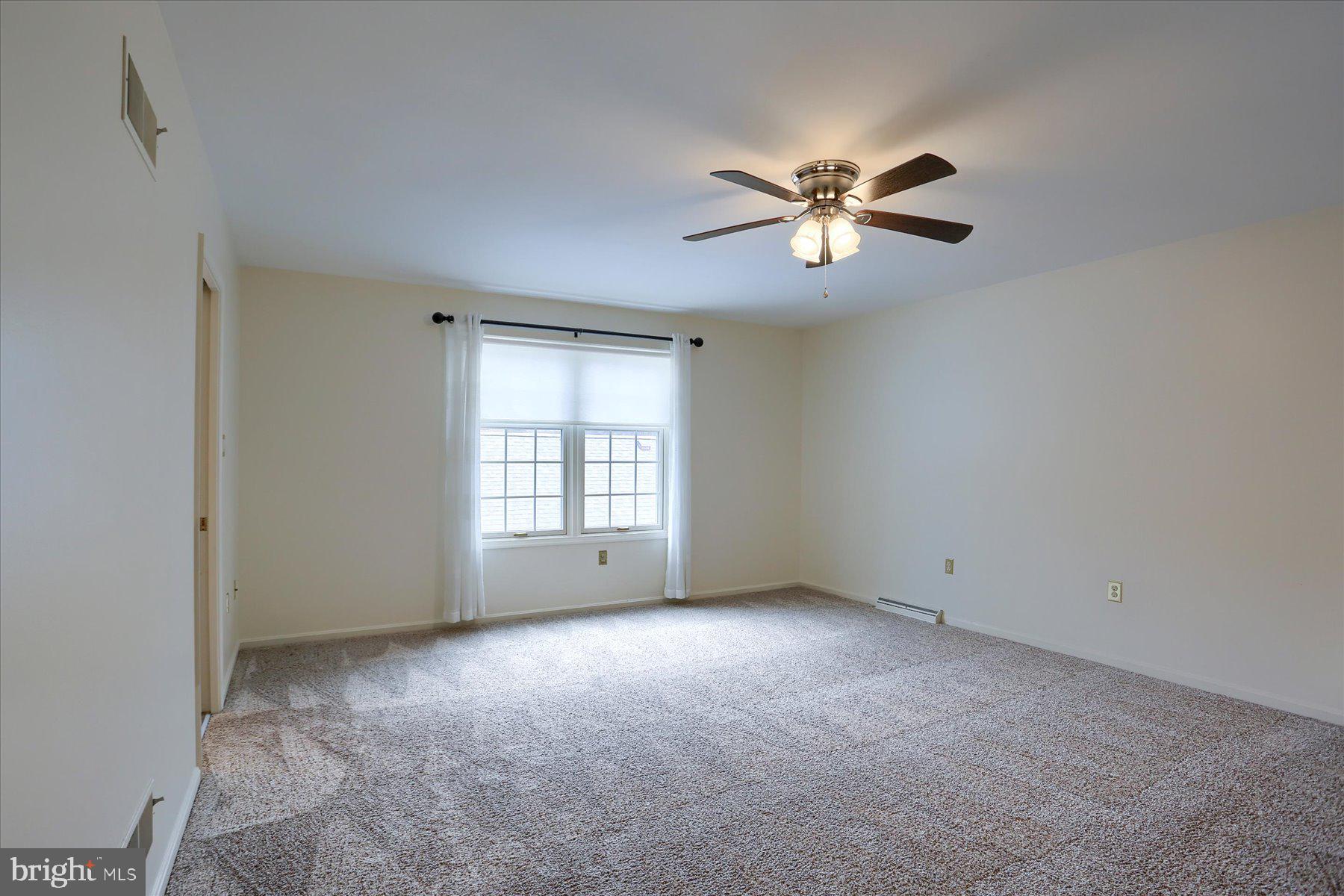 KENSINGTON SQUARE - Residential Lease