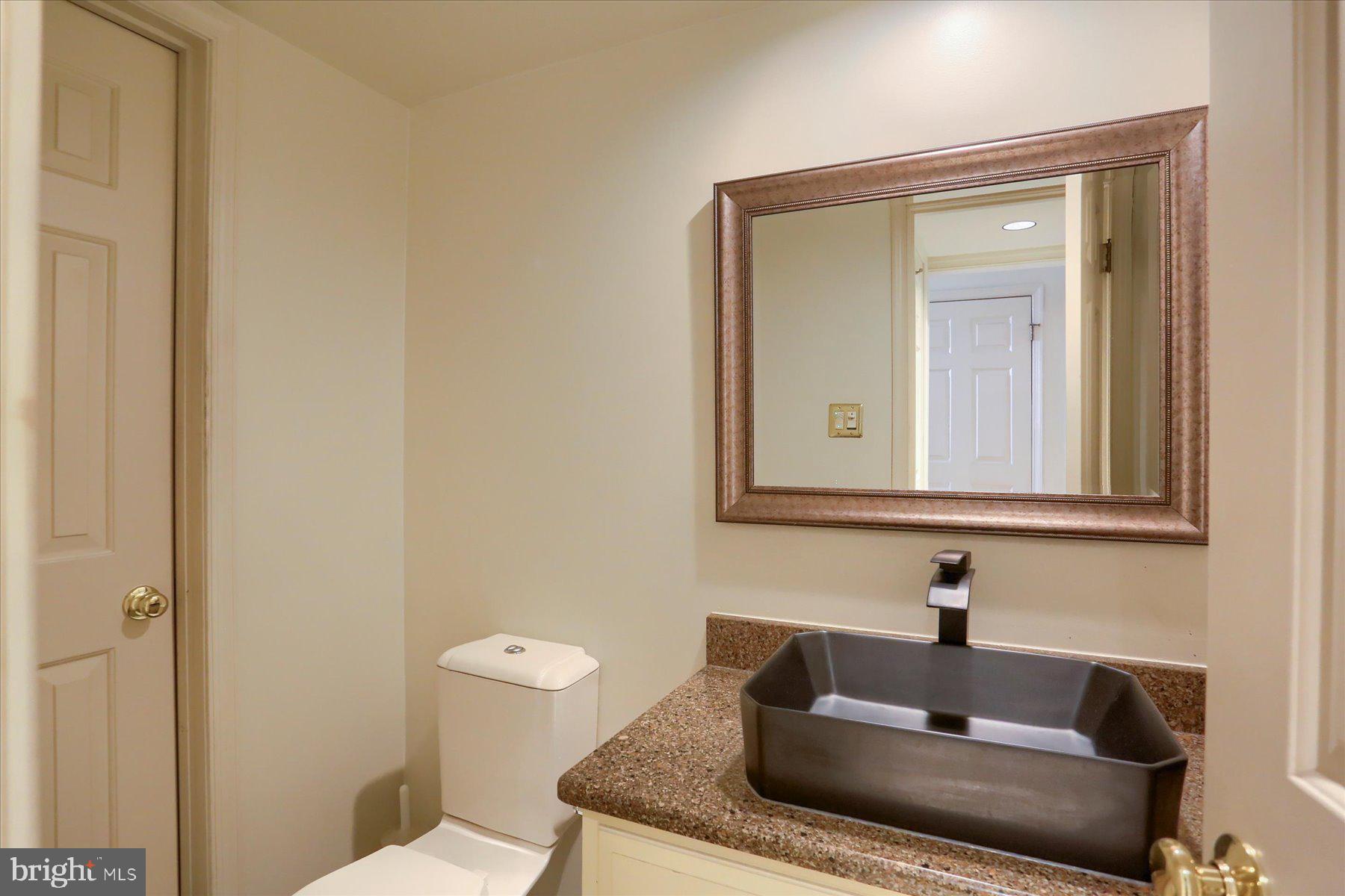 KENSINGTON SQUARE - Residential Lease