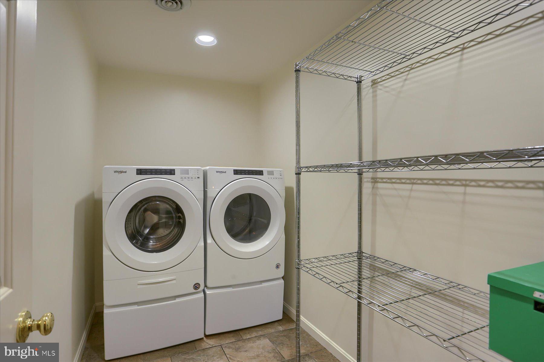 KENSINGTON SQUARE - Residential Lease