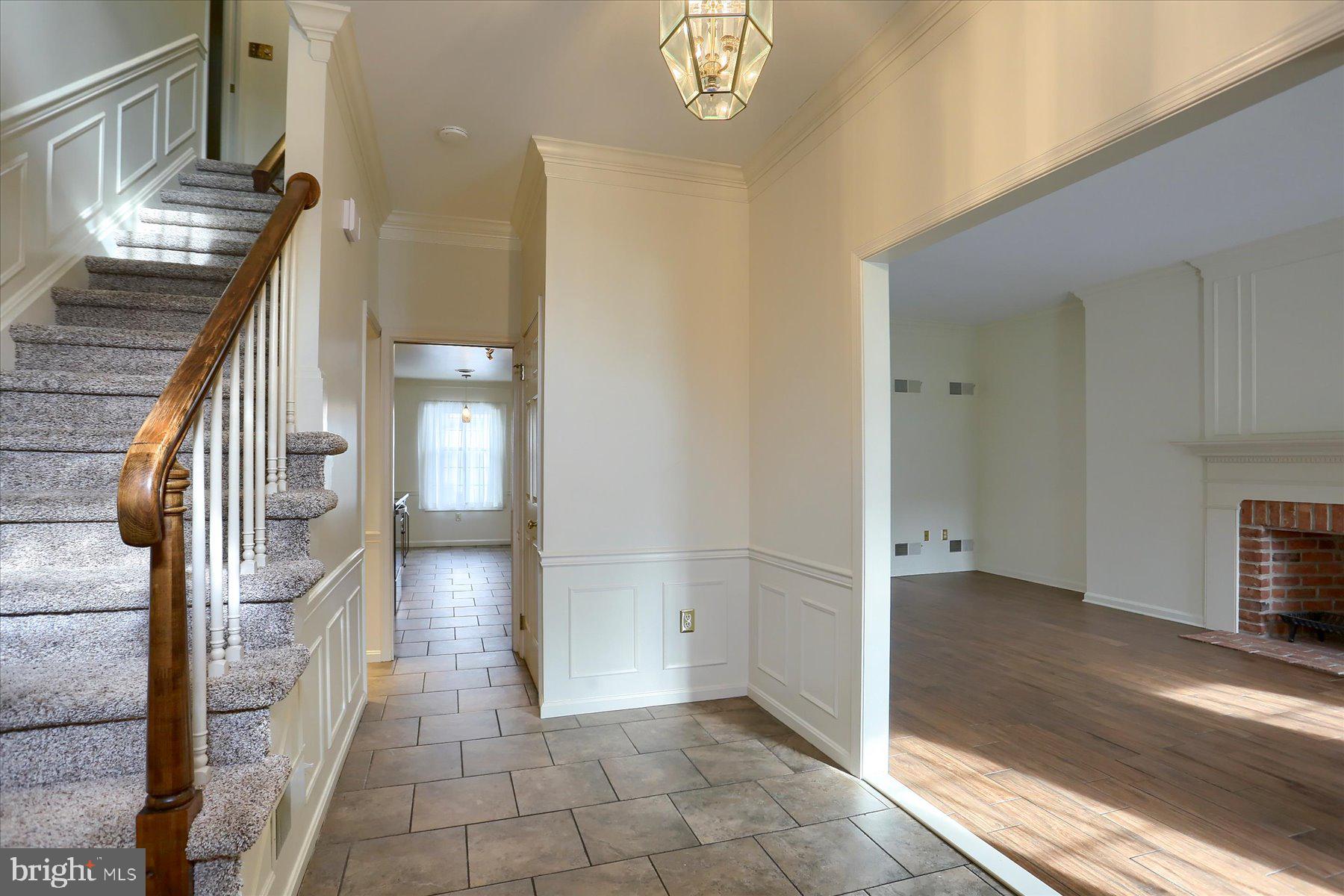 KENSINGTON SQUARE - Residential Lease