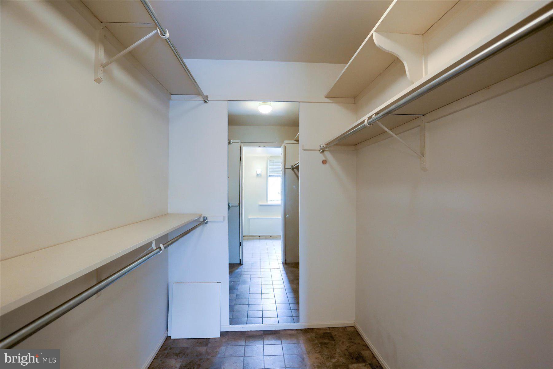 KENSINGTON SQUARE - Residential Lease