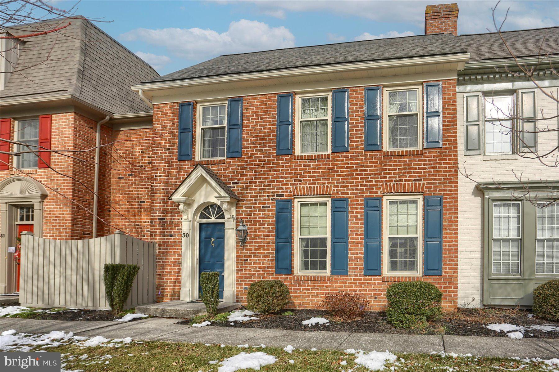 KENSINGTON SQUARE - Residential Lease