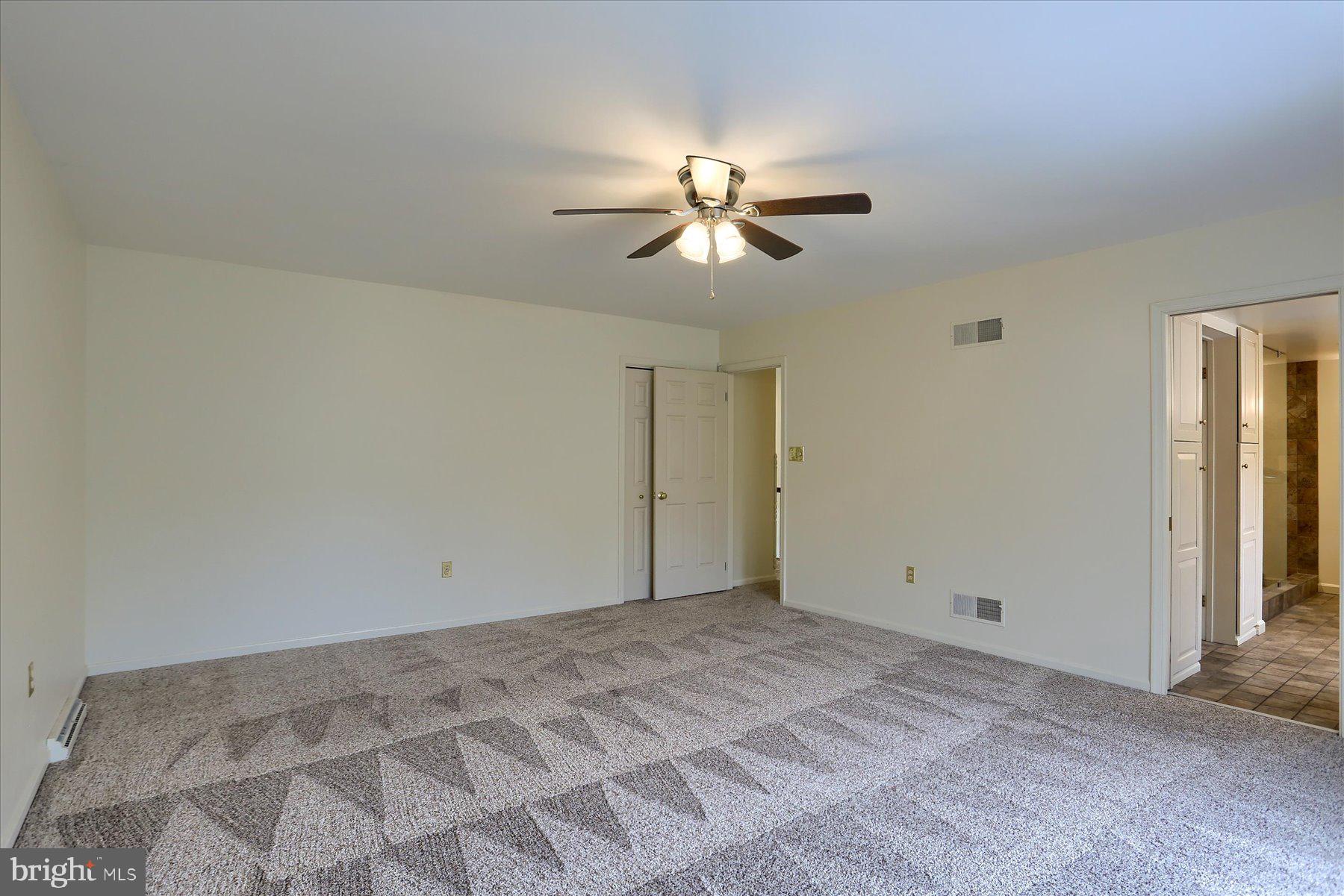 KENSINGTON SQUARE - Residential Lease