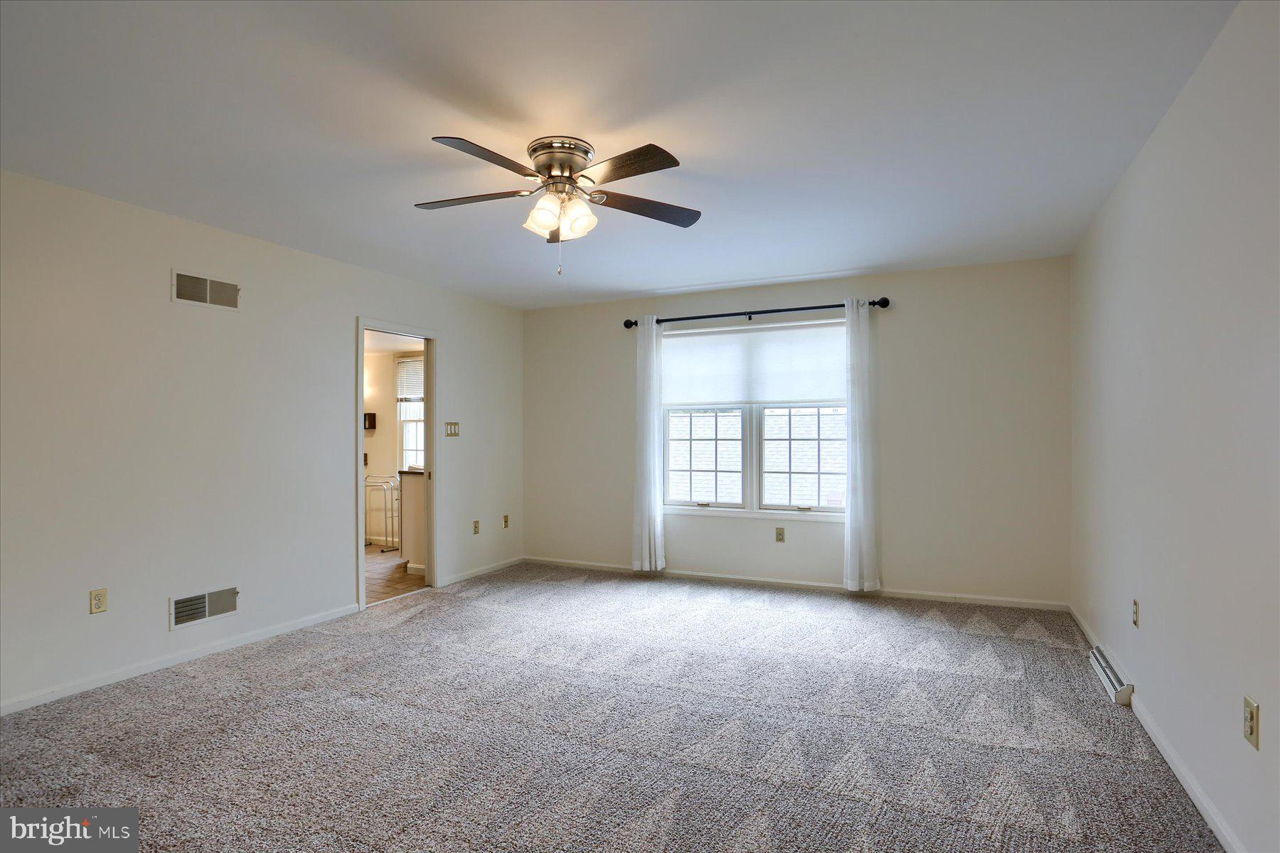 KENSINGTON SQUARE - Residential Lease