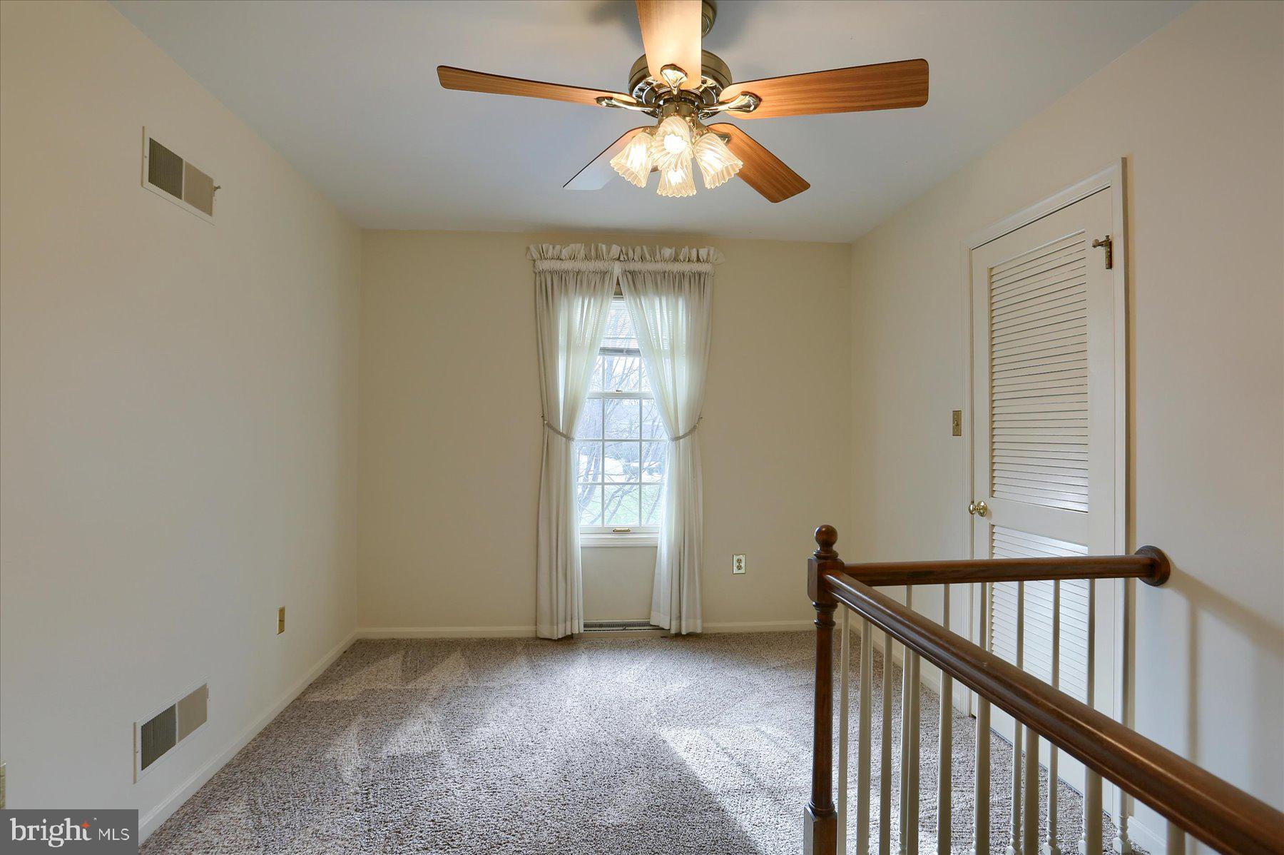 KENSINGTON SQUARE - Residential Lease