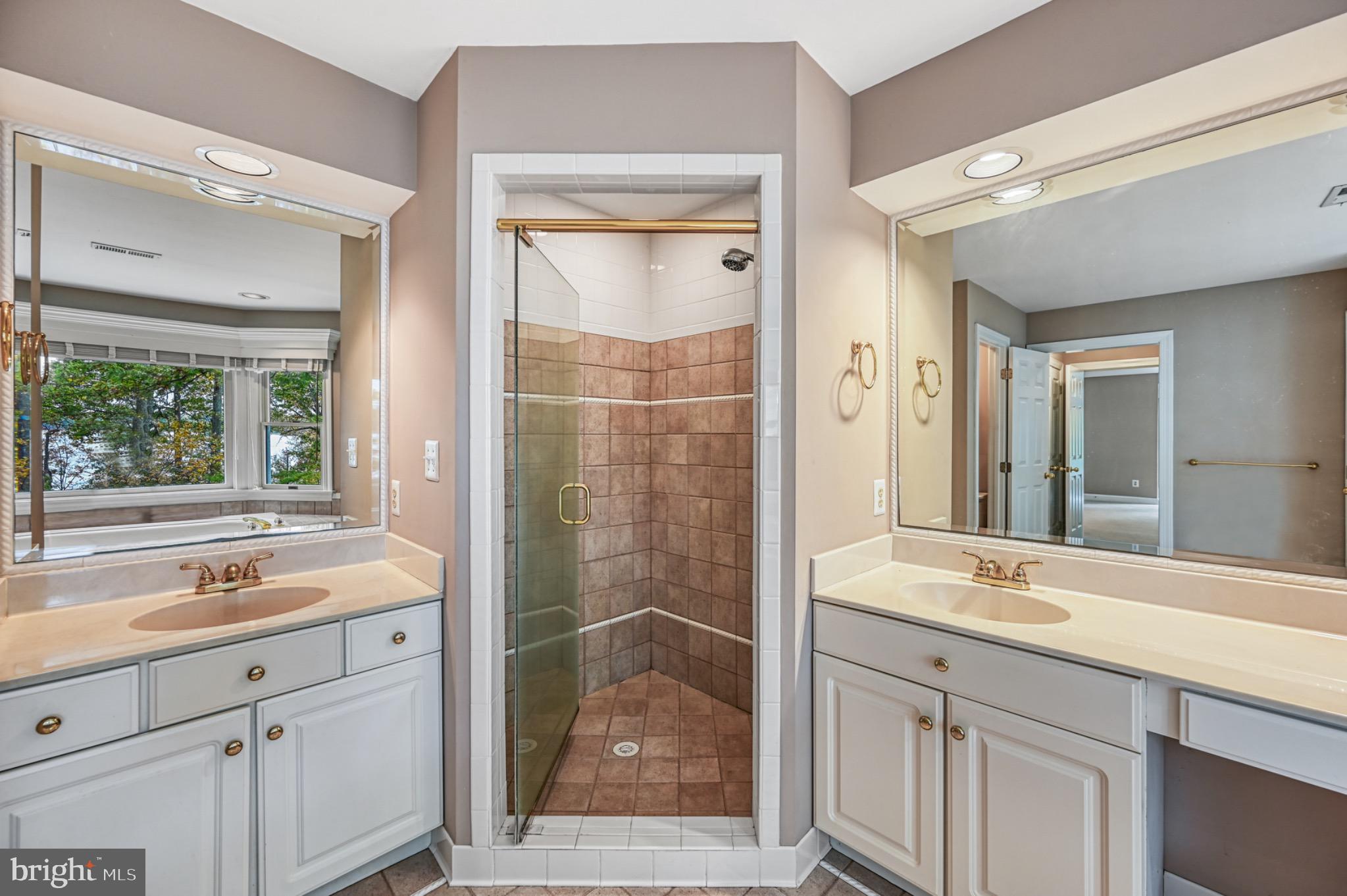 COVENANT COVE - Residential