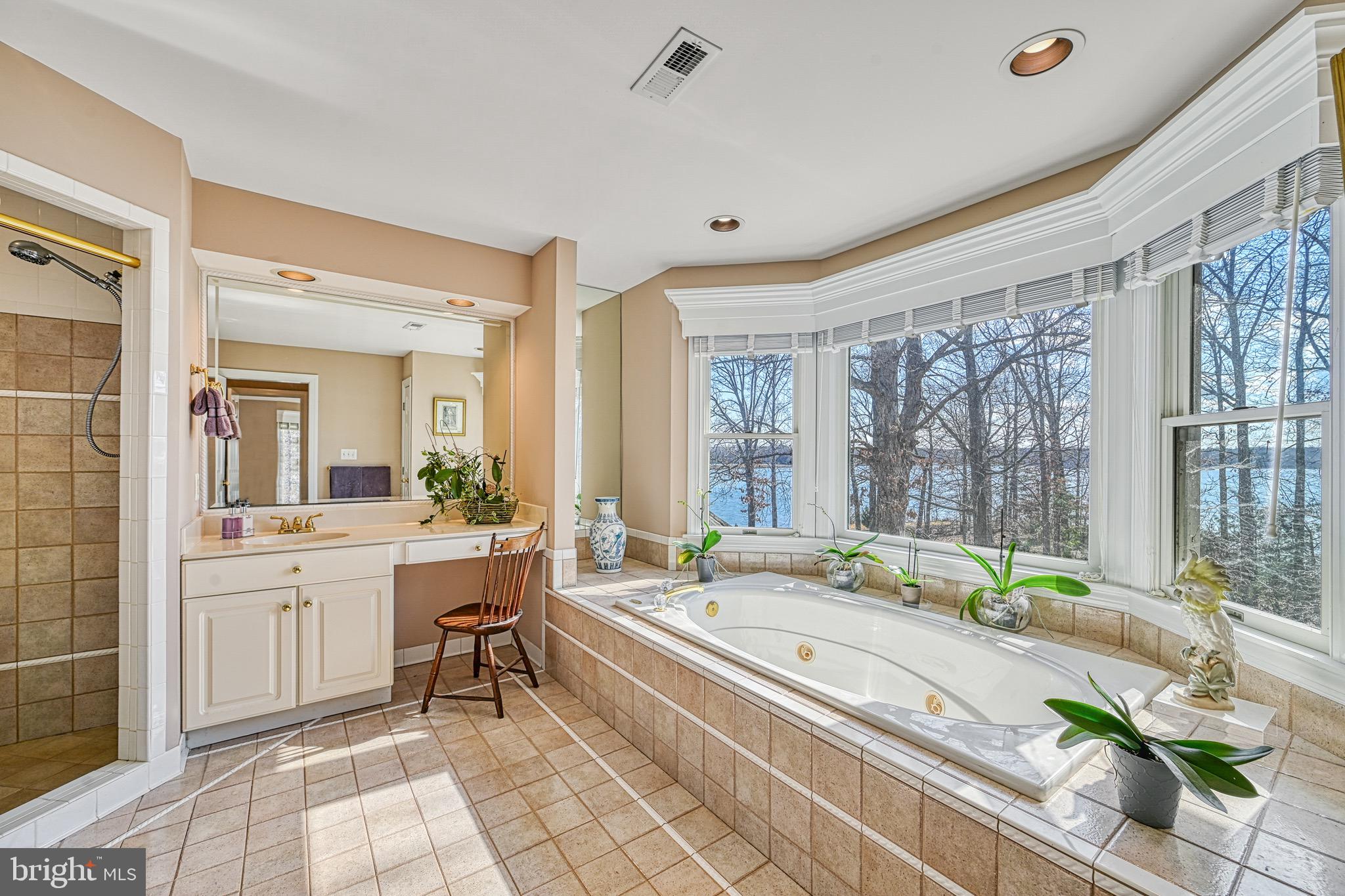 COVENANT COVE - Residential