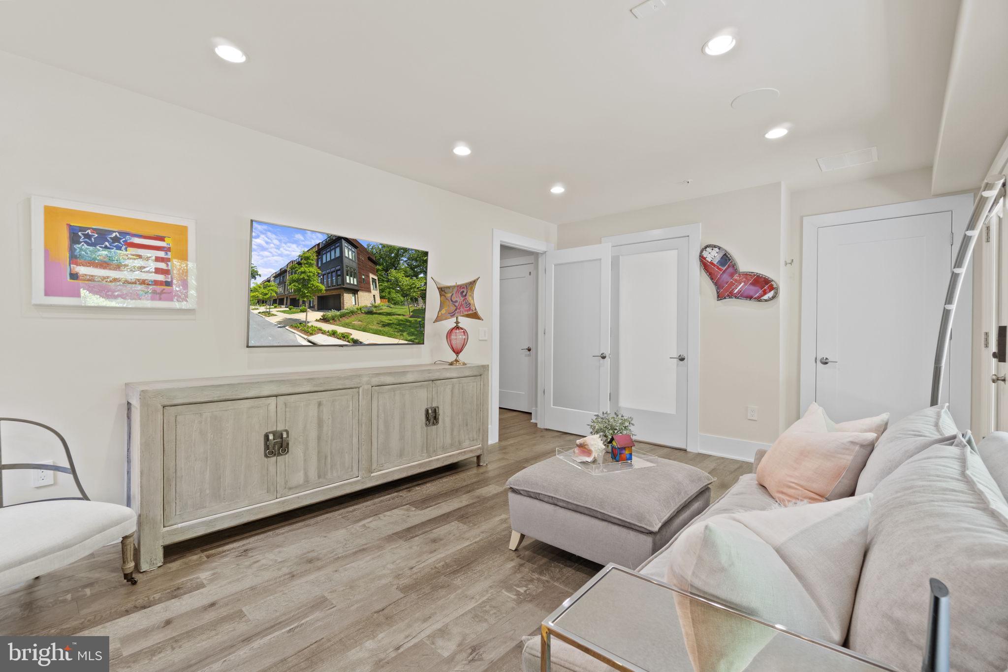 GROSVENOR HEIGHTS - Residential