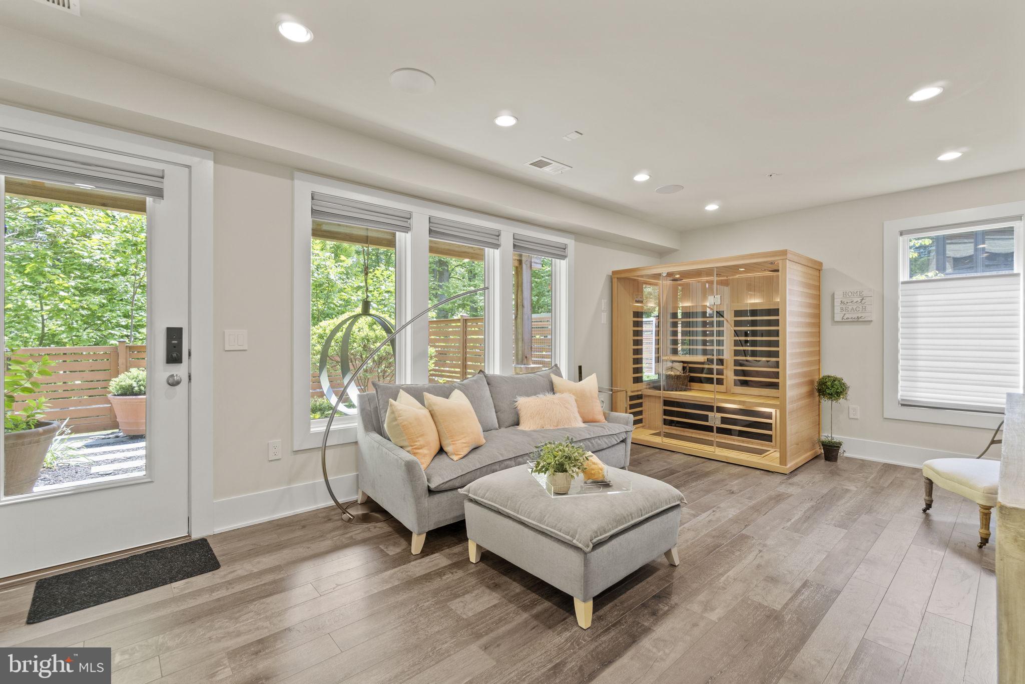 GROSVENOR HEIGHTS - Residential