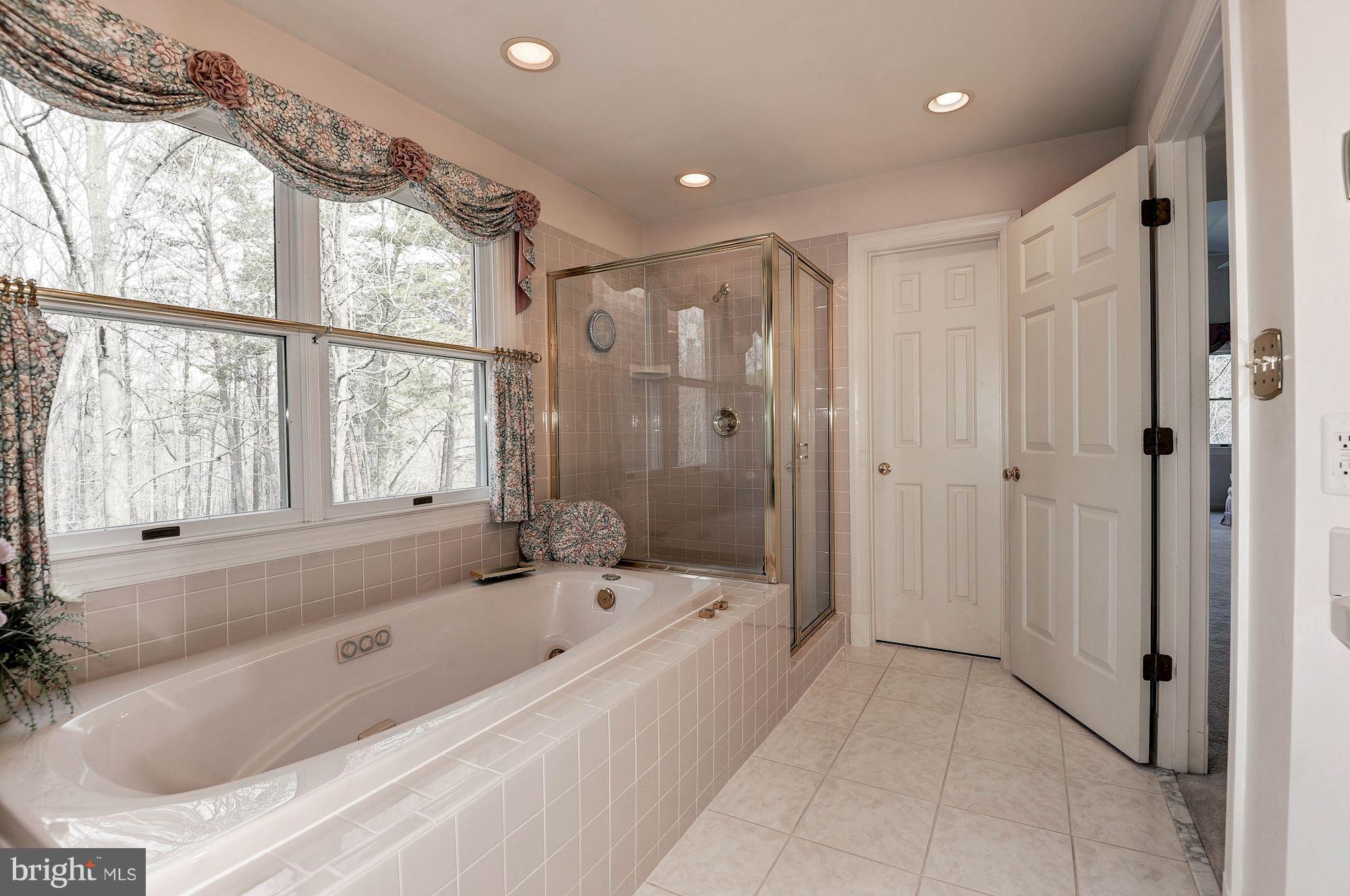 WOODLAND LAKE - Residential